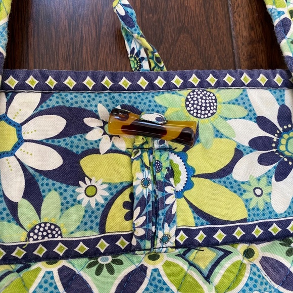 Vera Bradley Large Tote with lots of interior pockets - Picture 7 of 11